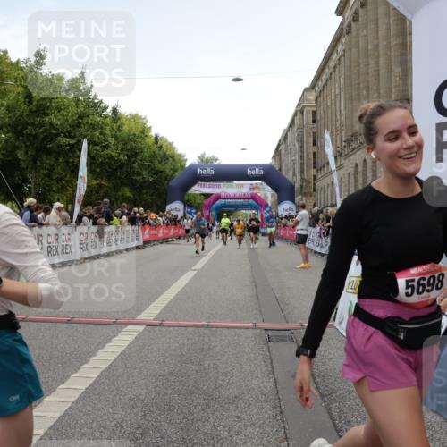 06.09.2026 - CURREX Alsterlauf Yannick Fuchs http://msf.ph/oto/10123347 06.09.2026 10:02:47 Ziel 2702, 2954, 3028, 3221, 3222, 4263, 5693, 5698, 6120, 6219, 6431, 8121, 8147, 8244, 8282, 8305 meine-sportfotos.de