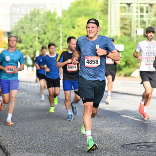 06.09.2026 - CURREX Alsterlauf Dr. Thomas Lammeyer http://msf.ph/oto/10123362 06.09.2026 09:39:30 Laufen 96, 5984, 4858, 4854, 3238 meine-sportfotos.de