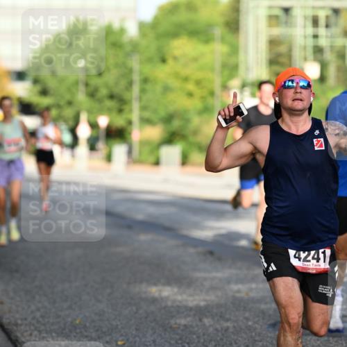 06.09.2026 - CURREX Alsterlauf Dr. Thomas Lammeyer http://msf.ph/oto/10123394 06.09.2026 09:39:34 Laufen 4241, 9 meine-sportfotos.de
