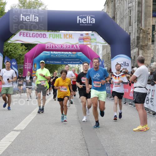 06.09.2026 - CURREX Alsterlauf Yannick Fuchs http://msf.ph/oto/10123437 06.09.2026 10:02:50 Ziel 2500, 2687, 5190, 5366, 5659, 5693, 5698, 5866, 6219, 8147, 8282, 8305 meine-sportfotos.de