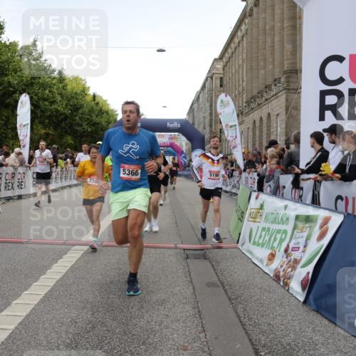 06.09.2026 - CURREX Alsterlauf Yannick Fuchs http://msf.ph/oto/10123546 06.09.2026 10:02:53 Ziel 2500, 2687, 4474, 4475, 5190, 5366, 5659, 5693, 5698, 5771, 5780, 5865, 5866, 6398, 8282 meine-sportfotos.de