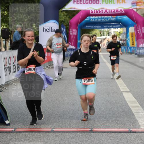 06.09.2026 - CURREX Alsterlauf Strokosch-Dieckow http://msf.ph/oto/10123700 06.09.2026 12:11:46 Ziel 1308, 1309 meine-sportfotos.de