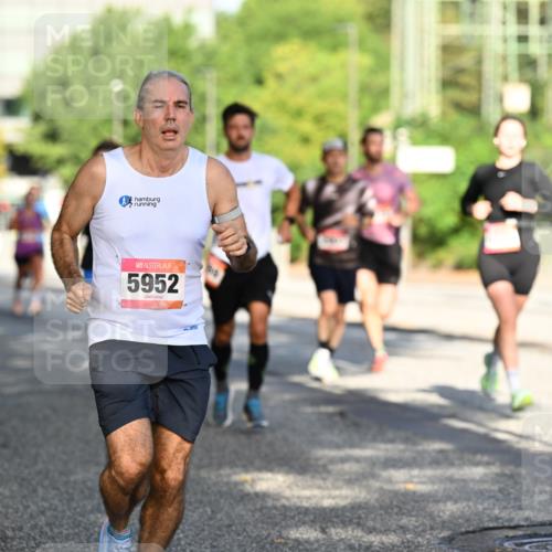 06.09.2026 - CURREX Alsterlauf Dr. Thomas Lammeyer http://msf.ph/oto/10123938 06.09.2026 09:40:34 Laufen 5952 meine-sportfotos.de