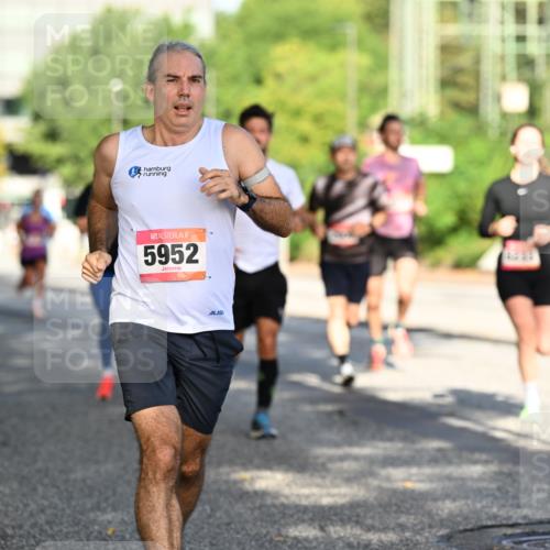 06.09.2026 - CURREX Alsterlauf Dr. Thomas Lammeyer http://msf.ph/oto/10123939 06.09.2026 09:40:34 Laufen 5952 meine-sportfotos.de