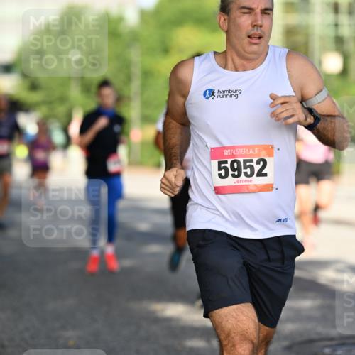 06.09.2026 - CURREX Alsterlauf Dr. Thomas Lammeyer http://msf.ph/oto/10123948 06.09.2026 09:40:35 Laufen 5952 meine-sportfotos.de