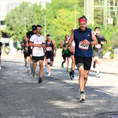 06.09.2026 - CURREX Alsterlauf Dr. Thomas Lammeyer http://msf.ph/oto/10124019 06.09.2026 09:40:44 Laufen 3524, 3523 meine-sportfotos.de