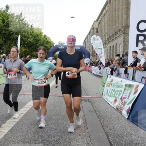 06.09.2026 - CURREX Alsterlauf Yannick Fuchs http://msf.ph/oto/10124184 06.09.2026 10:03:14 Ziel 2096, 2778, 3131, 3626, 3762, 3919, 3920, 4229, 4310, 4454, 4519, 4919, 4936, 5025, 5047, 5054, 5234, 5653, 5756, 5936, 6050, 6264, 6324, 6377, 6379, 8043, 8288 meine-sportfotos.de