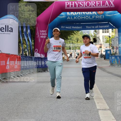 06.09.2026 - CURREX Alsterlauf Strokosch-Dieckow http://msf.ph/oto/10124303 06.09.2026 12:13:36 Ziel 1109, 1110 meine-sportfotos.de