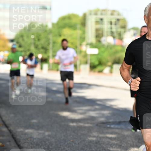 06.09.2026 - CURREX Alsterlauf Dr. Thomas Lammeyer http://msf.ph/oto/10124519 06.09.2026 09:41:42 Laufen 822 meine-sportfotos.de