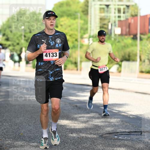 06.09.2026 - CURREX Alsterlauf Dr. Thomas Lammeyer http://msf.ph/oto/10124670 06.09.2026 09:42:00 Laufen 4133, 3671 meine-sportfotos.de