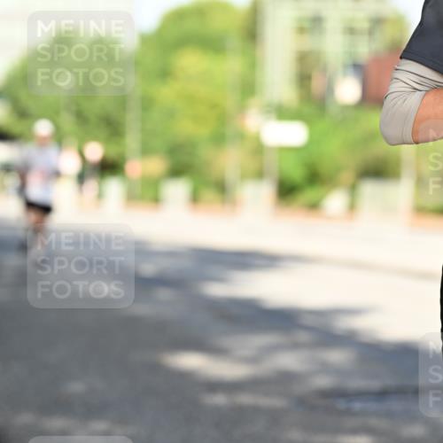 06.09.2026 - CURREX Alsterlauf Dr. Thomas Lammeyer http://msf.ph/oto/10124687 06.09.2026 09:42:02 Laufen 4 meine-sportfotos.de