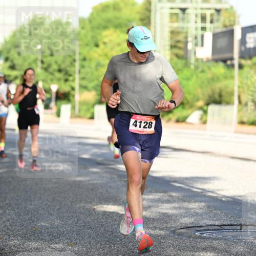 06.09.2026 - CURREX Alsterlauf Dr. Thomas Lammeyer http://msf.ph/oto/10124740 06.09.2026 09:42:07 Laufen 4128 meine-sportfotos.de