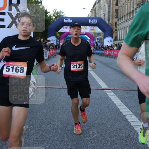 06.09.2026 - CURREX Alsterlauf Strokosch-Dieckow http://msf.ph/oto/10124935 06.09.2026 09:44:09 Ziel 2139, 2250, 2723, 3010, 3702, 3994, 4157, 4277, 4893, 5114, 5168, 5402, 5606, 6060, 8127, 8328 meine-sportfotos.de