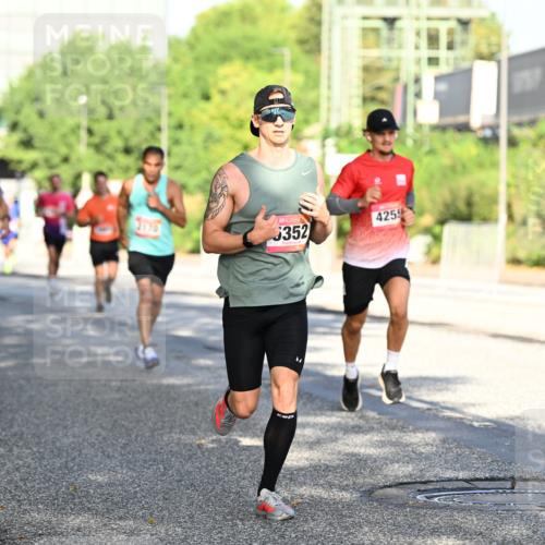 06.09.2026 - CURREX Alsterlauf Dr. Thomas Lammeyer http://msf.ph/oto/10124941 06.09.2026 09:42:30 Laufen 2170, 3352, 4255 meine-sportfotos.de