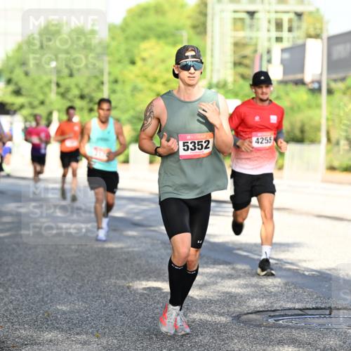 06.09.2026 - CURREX Alsterlauf Dr. Thomas Lammeyer http://msf.ph/oto/10124942 06.09.2026 09:42:30 Laufen 5352, 4255 meine-sportfotos.de