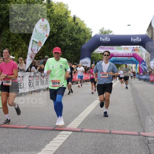 06.09.2026 - CURREX Alsterlauf Yannick Fuchs http://msf.ph/oto/10125083 06.09.2026 10:03:45 Ziel 2386, 2429, 2448, 2501, 2629, 2630, 2869, 3059, 4132, 4591, 4606, 5737, 5911, 8203, 8219, 8263, 8315, 8323 meine-sportfotos.de