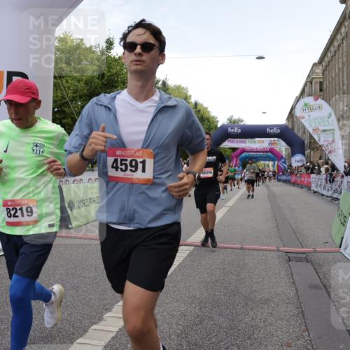 06.09.2026 - CURREX Alsterlauf Yannick Fuchs http://msf.ph/oto/10125139 06.09.2026 10:03:46 Ziel 2386, 2429, 2448, 2629, 2630, 3059, 3094, 3405, 4132, 4591, 4606, 5737, 5911, 8203, 8219, 8263, 8315, 8323 meine-sportfotos.de