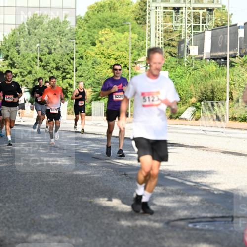 06.09.2026 - CURREX Alsterlauf Dr. Thomas Lammeyer http://msf.ph/oto/10125148 06.09.2026 09:42:51 Laufen 6450, 43, 6072, 2054, 8228, 5123, 3602 meine-sportfotos.de
