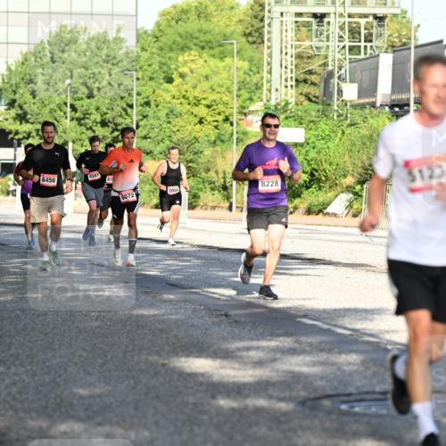 06.09.2026 - CURREX Alsterlauf Dr. Thomas Lammeyer http://msf.ph/oto/10125157 06.09.2026 09:42:52 Laufen 6450, 4341, 6072, 2054, 8228, 5123 meine-sportfotos.de