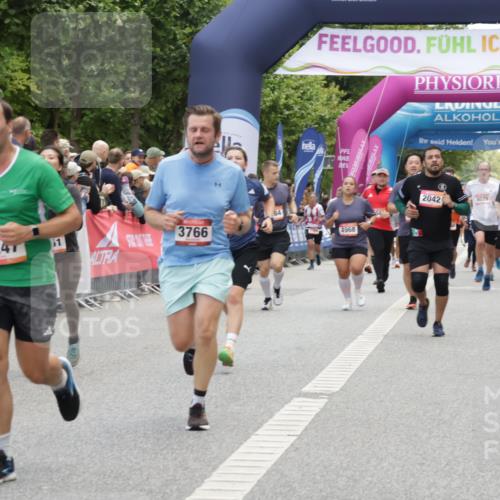 06.09.2026 - CURREX Alsterlauf Yannick Fuchs http://msf.ph/oto/10125288 06.09.2026 10:03:52 Ziel 2042, 2386, 2989, 3059, 3094, 3405, 3651, 3766, 4132, 4591, 4606, 4972, 5468, 5911, 6247, 8219 meine-sportfotos.de