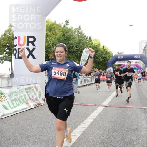 06.09.2026 - CURREX Alsterlauf Yannick Fuchs http://msf.ph/oto/10125370 06.09.2026 10:03:56 Ziel 2042, 2989, 3094, 3378, 3384, 3405, 3651, 3766, 4004, 4132, 4672, 4968, 4972, 4979, 5284, 5468, 5911, 6247, 8044, 8079 meine-sportfotos.de