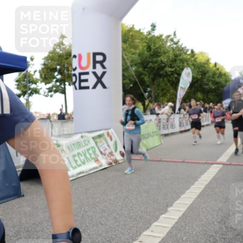 06.09.2026 - CURREX Alsterlauf Yannick Fuchs http://msf.ph/oto/10125391 06.09.2026 10:03:57 Ziel 2042, 2657, 2989, 3094, 3378, 3384, 3405, 3651, 3745, 3752, 3766, 4004, 4132, 4672, 4968, 4972, 4979, 5284, 5468, 6247, 8044, 8079 meine-sportfotos.de