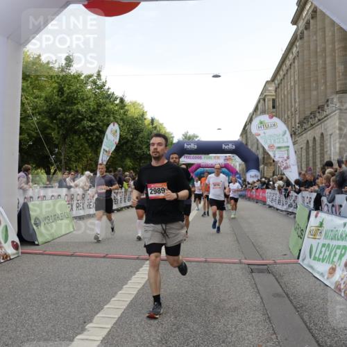06.09.2026 - CURREX Alsterlauf Yannick Fuchs http://msf.ph/oto/10125401 06.09.2026 10:03:57 Ziel 2042, 2657, 2989, 3094, 3378, 3384, 3405, 3651, 3745, 3752, 3766, 4004, 4132, 4672, 4968, 4972, 4979, 5284, 5468, 6247, 8044, 8079 meine-sportfotos.de