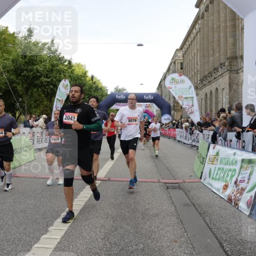 06.09.2026 - CURREX Alsterlauf Yannick Fuchs http://msf.ph/oto/10125445 06.09.2026 10:03:58 Ziel 2042, 2657, 2989, 3094, 3378, 3384, 3405, 3651, 3745, 3752, 3766, 4004, 4672, 4968, 4972, 4979, 5284, 5468, 6247, 8044, 8079 meine-sportfotos.de