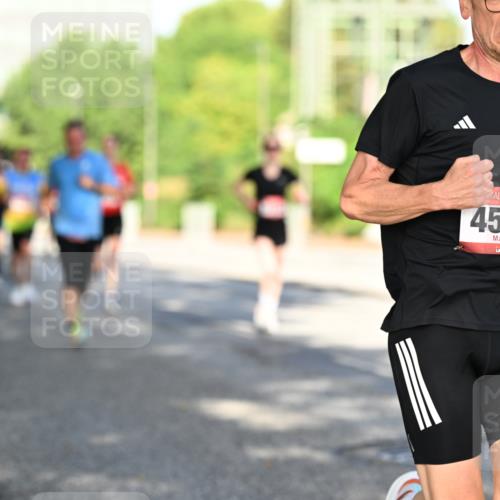 06.09.2026 - CURREX Alsterlauf Dr. Thomas Lammeyer http://msf.ph/oto/10125488 06.09.2026 09:43:29 Laufen 4537 meine-sportfotos.de