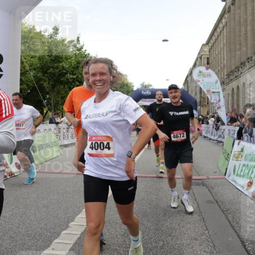 06.09.2026 - CURREX Alsterlauf Yannick Fuchs http://msf.ph/oto/10125558 06.09.2026 10:04:02 Ziel 2042, 2091, 2164, 2657, 2677, 2989, 3100, 3239, 3378, 3384, 3562, 3651, 3745, 3752, 4004, 4495, 4672, 4968, 4972, 4979, 5061, 5284, 5401, 5468, 5709, 6056, 8044, 8079 meine-sportfotos.de
