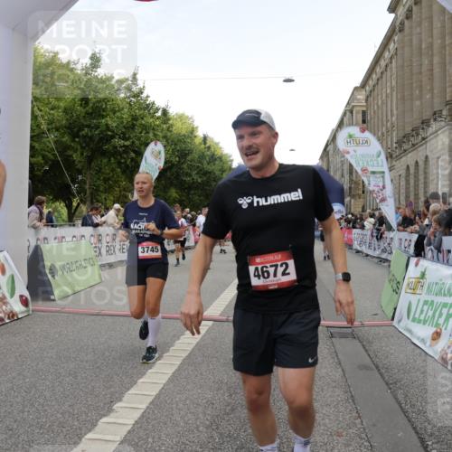 06.09.2026 - CURREX Alsterlauf Yannick Fuchs http://msf.ph/oto/10125573 06.09.2026 10:04:02 Ziel 2042, 2091, 2164, 2657, 2677, 2989, 3100, 3239, 3378, 3384, 3562, 3651, 3745, 3752, 4004, 4495, 4672, 4968, 4972, 4979, 5061, 5284, 5401, 5468, 5709, 6056, 8044, 8079 meine-sportfotos.de
