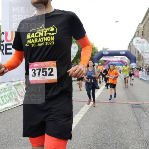 06.09.2026 - CURREX Alsterlauf Yannick Fuchs http://msf.ph/oto/10125602 06.09.2026 10:04:04 Ziel 2042, 2091, 2164, 2657, 2677, 2989, 3100, 3239, 3378, 3384, 3562, 3697, 3745, 3747, 3752, 4004, 4495, 4634, 4672, 4943, 4968, 4972, 4979, 5004, 5061, 5157, 5284, 5401, 5709, 6056, 8044, 8079 meine-sportfotos.de