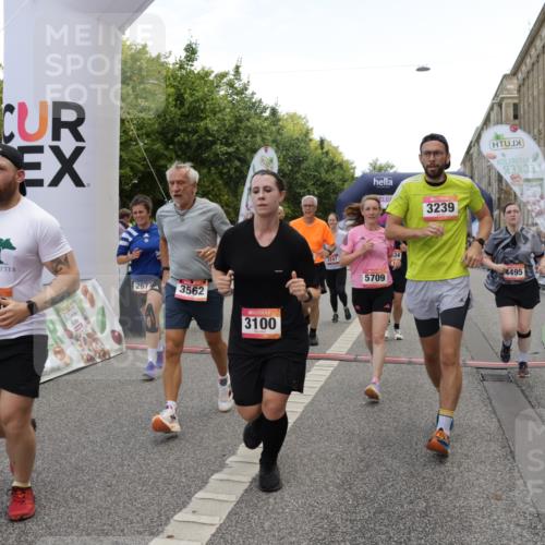 06.09.2026 - CURREX Alsterlauf Yannick Fuchs http://msf.ph/oto/10125664 06.09.2026 10:04:07 Ziel 2091, 2164, 2657, 2677, 3100, 3239, 3378, 3384, 3562, 3697, 3745, 3747, 3752, 4004, 4495, 4634, 4672, 4943, 5004, 5061, 5157, 5401, 5709, 6056, 8044, 8225 meine-sportfotos.de