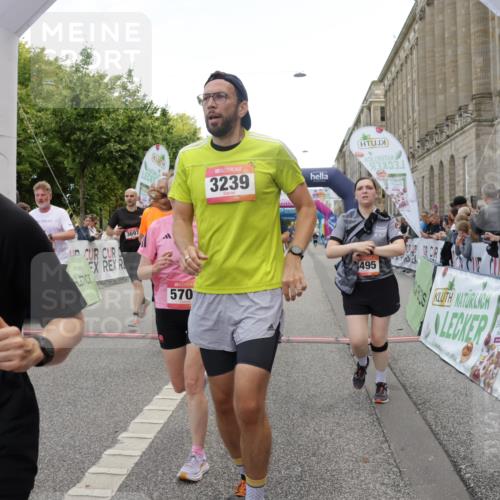 06.09.2026 - CURREX Alsterlauf Yannick Fuchs http://msf.ph/oto/10125681 06.09.2026 10:04:08 Ziel 2091, 2164, 2346, 2657, 2677, 3100, 3239, 3384, 3562, 3697, 3745, 3747, 3752, 4495, 4634, 4672, 4943, 5004, 5061, 5157, 5401, 5709, 6056, 8225 meine-sportfotos.de