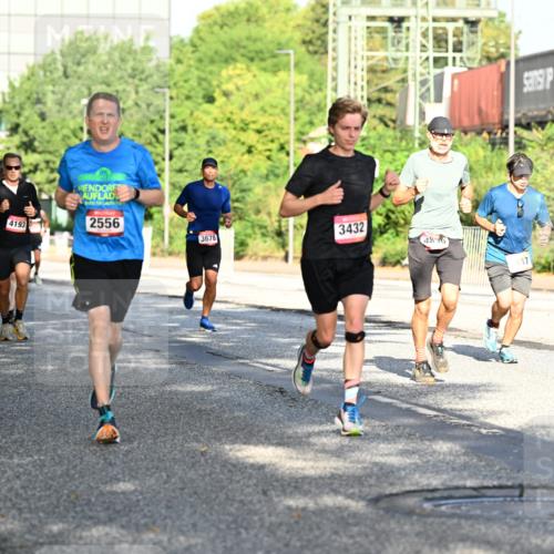 06.09.2026 - CURREX Alsterlauf Dr. Thomas Lammeyer http://msf.ph/oto/10125694 06.09.2026 09:43:49 Laufen 4193, 3877, 2556, 3678, 3432, 4890, 17 meine-sportfotos.de