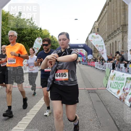 06.09.2026 - CURREX Alsterlauf Yannick Fuchs http://msf.ph/oto/10125711 06.09.2026 10:04:09 Ziel 2091, 2164, 2346, 2657, 2677, 3100, 3239, 3562, 3697, 3745, 3747, 3752, 4288, 4495, 4634, 4943, 5004, 5061, 5157, 5401, 5674, 5709, 6056, 8225 meine-sportfotos.de