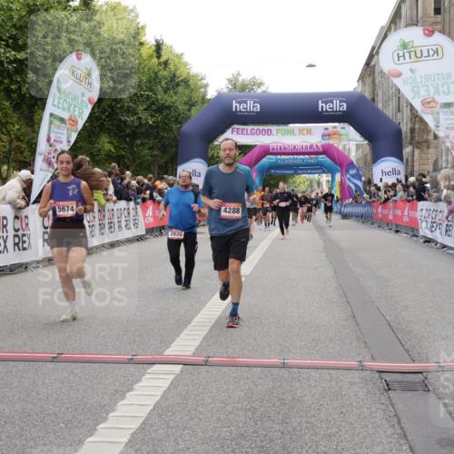 06.09.2026 - CURREX Alsterlauf Yannick Fuchs http://msf.ph/oto/10125805 06.09.2026 10:04:13 Ziel 2164, 2346, 2677, 2830, 3100, 3239, 3562, 3697, 3747, 4119, 4288, 4495, 4634, 4943, 5004, 5157, 5401, 5674, 5709, 5713, 6056, 8225 meine-sportfotos.de