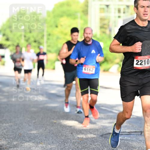 06.09.2026 - CURREX Alsterlauf Dr. Thomas Lammeyer http://msf.ph/oto/10125814 06.09.2026 09:44:01 Laufen 11, 11, 6162, 2210 meine-sportfotos.de