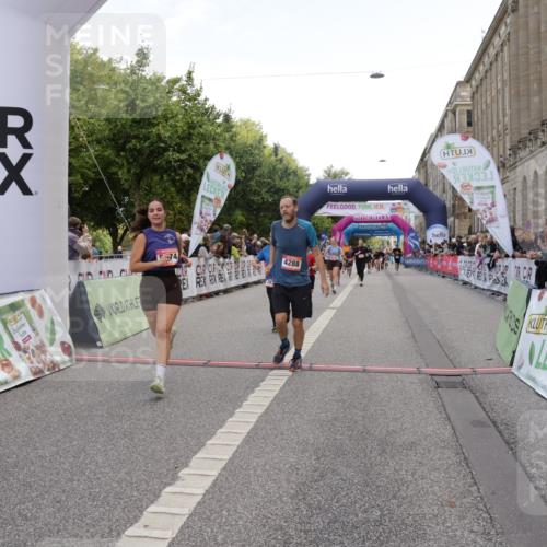06.09.2026 - CURREX Alsterlauf Yannick Fuchs http://msf.ph/oto/10125852 06.09.2026 10:04:14 Ziel 2346, 2677, 2830, 3697, 3747, 4119, 4288, 4495, 4634, 4943, 5004, 5157, 5674, 5709, 5713, 8225 meine-sportfotos.de