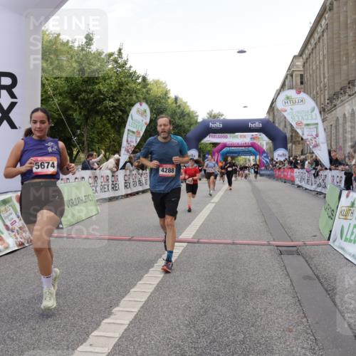 06.09.2026 - CURREX Alsterlauf Yannick Fuchs http://msf.ph/oto/10125879 06.09.2026 10:04:15 Ziel 2346, 2830, 3697, 3747, 3959, 3962, 4119, 4131, 4288, 4634, 4943, 5004, 5157, 5674, 5713, 8225 meine-sportfotos.de