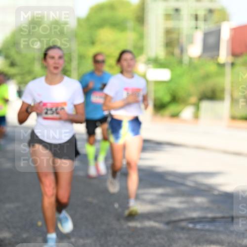 06.09.2026 - CURREX Alsterlauf Dr. Thomas Lammeyer http://msf.ph/oto/10125895 06.09.2026 09:44:11 Laufen 256 meine-sportfotos.de