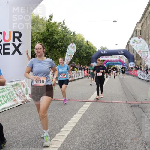06.09.2026 - CURREX Alsterlauf Yannick Fuchs http://msf.ph/oto/10125978 06.09.2026 10:04:20 Ziel 2025, 2346, 2830, 3711, 3959, 3962, 4119, 4131, 4288, 4812, 5046, 5674, 5713, 6193 meine-sportfotos.de