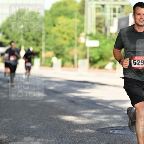 06.09.2026 - CURREX Alsterlauf Dr. Thomas Lammeyer http://msf.ph/oto/10125993 06.09.2026 09:44:20 Laufen 5297 meine-sportfotos.de