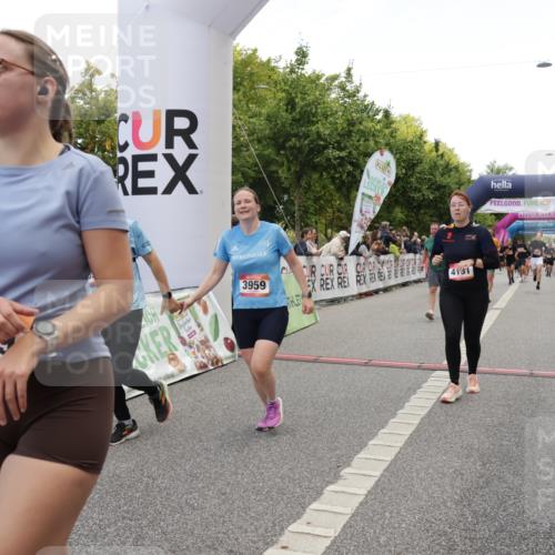 06.09.2026 - CURREX Alsterlauf Yannick Fuchs http://msf.ph/oto/10125999 06.09.2026 10:04:20 Ziel 2025, 2346, 2830, 3711, 3959, 3962, 4119, 4131, 4288, 4812, 5046, 5674, 5713, 6193 meine-sportfotos.de