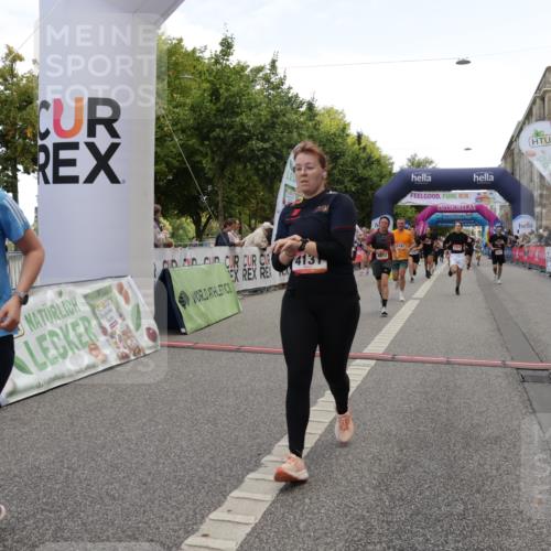06.09.2026 - CURREX Alsterlauf Yannick Fuchs http://msf.ph/oto/10126023 06.09.2026 10:04:21 Ziel 2025, 2437, 2830, 3711, 3959, 3962, 4119, 4131, 4288, 4630, 4812, 5046, 5674, 5713, 6193 meine-sportfotos.de