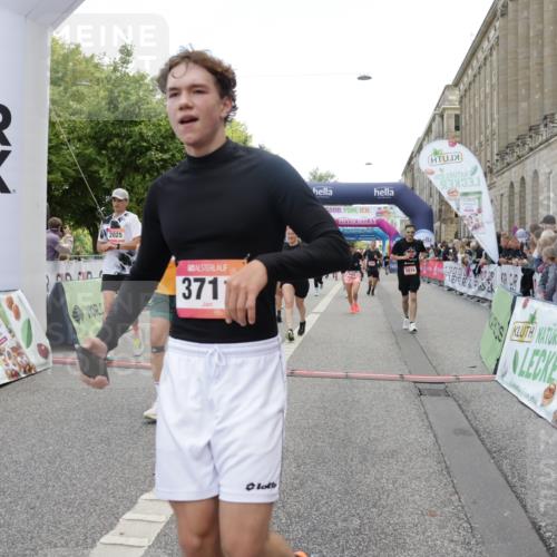 06.09.2026 - CURREX Alsterlauf Yannick Fuchs http://msf.ph/oto/10126102 06.09.2026 10:04:24 Ziel 2025, 2303, 2437, 3435, 3711, 3959, 3962, 4119, 4131, 4376, 4630, 4812, 5046, 5713, 5718, 5816, 6193 meine-sportfotos.de