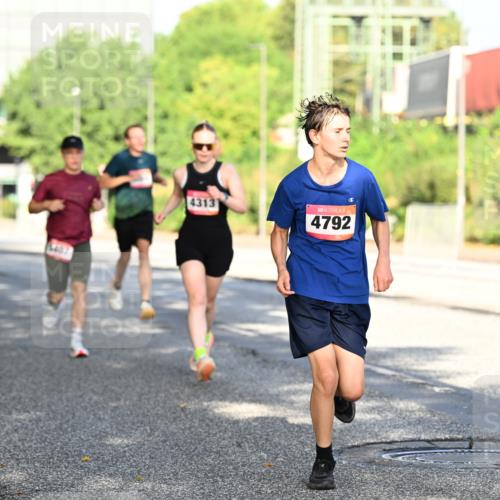 06.09.2026 - CURREX Alsterlauf Dr. Thomas Lammeyer http://msf.ph/oto/10126167 06.09.2026 09:44:38 Laufen 5407, 4313, 4792 meine-sportfotos.de