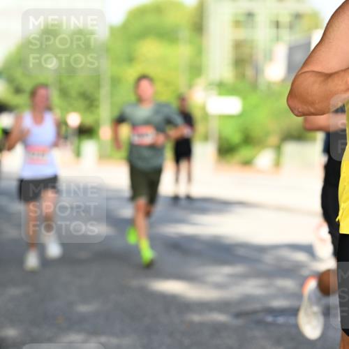 06.09.2026 - CURREX Alsterlauf Dr. Thomas Lammeyer http://msf.ph/oto/10126232 06.09.2026 09:44:50 Laufen 27 meine-sportfotos.de