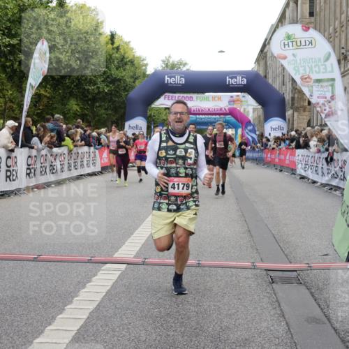 06.09.2026 - CURREX Alsterlauf Yannick Fuchs http://msf.ph/oto/10126240 06.09.2026 10:04:31 Ziel 2025, 2303, 2437, 2581, 2988, 2991, 2993, 3435, 3696, 3711, 3807, 4052, 4179, 4376, 4431, 4630, 4768, 5071, 5644, 5718, 5816, 6193 meine-sportfotos.de