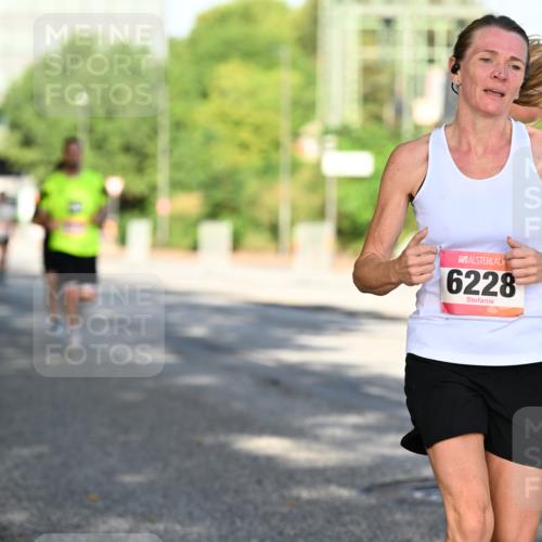 06.09.2026 - CURREX Alsterlauf Dr. Thomas Lammeyer http://msf.ph/oto/10126257 06.09.2026 09:44:53 Laufen 6228 meine-sportfotos.de